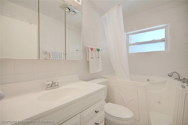 1644 Heron Dr S, Lorida, FL 33857 - full bathroom with backsplash, vanity, shower / tub combo with curtain, tile walls, and toilet