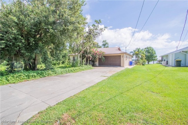 view of front of property featuring a front yard and a garage