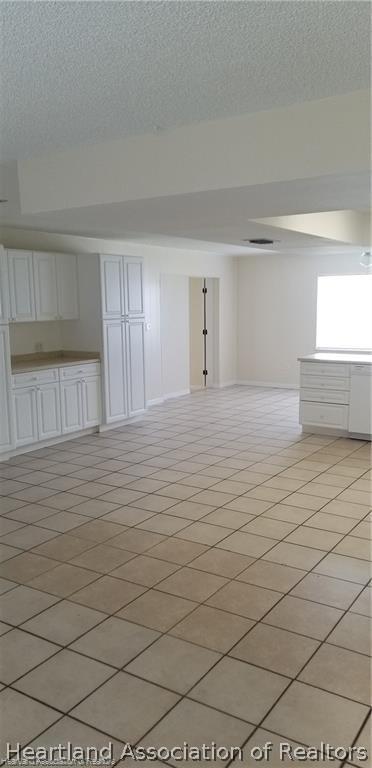 spare room featuring light tile patterned floors