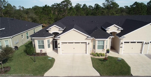 view of front facade featuring a front lawn and a garage