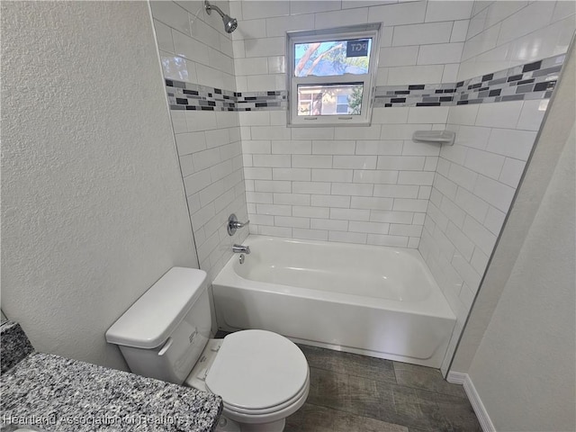 1703 N Morningside Rd, Avon Park, FL 33825 - bathroom featuring bathtub / shower combination, toilet, and a textured wall