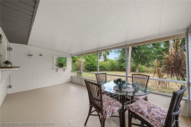 4304 Lewis Ave, Sebring, FL 33875 - sunroom / solarium featuring outdoor dining area