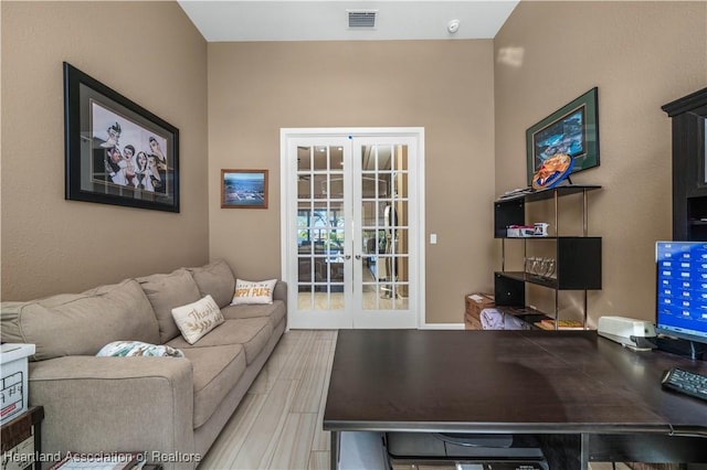 500 Heartland Blvd, Lake Placid, FL 33852 - living room with french doors