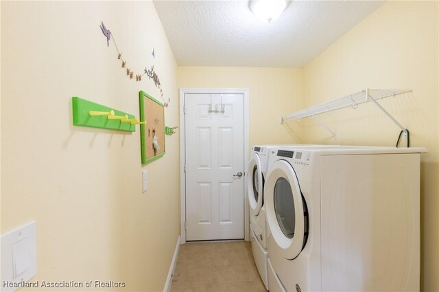 3108 Oakmont Dr, Avon Park, FL 33825 - washroom with independent washer and dryer, baseboards, laundry area, and a textured ceiling