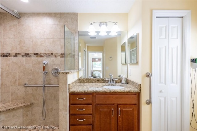 3108 Oakmont Dr, Avon Park, FL 33825 - ensuite bathroom featuring vanity, ensuite bathroom, a closet, and walk in shower