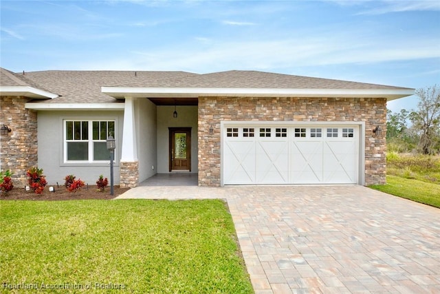 view of front facade with a garage and a front yard