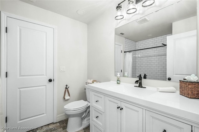 full bathroom featuring toilet, a shower with curtain, visible vents, and vanity