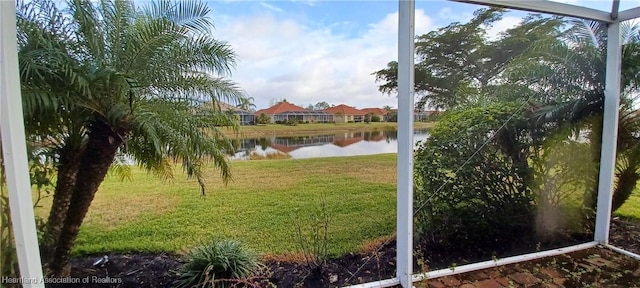 view of yard featuring a water view