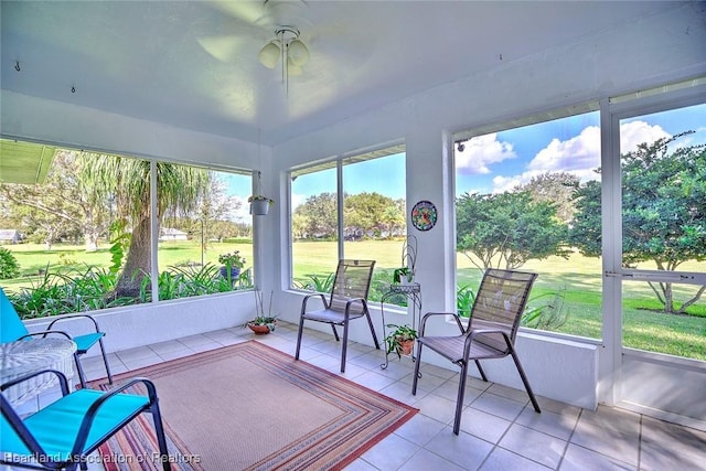 sunroom / solarium with ceiling fan