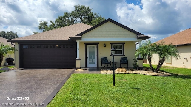 view of front facade featuring a front yard, a garage, and covered porch