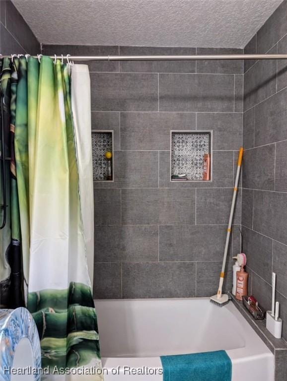 4128 Capri St, Sebring, FL 33872 - full bath with a textured ceiling and shower / bath combination with curtain