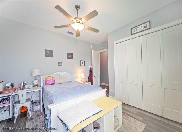 4936 Myrtle Dr, Sebring, FL 33872 - bedroom featuring wood finished floors, a closet, and ceiling fan