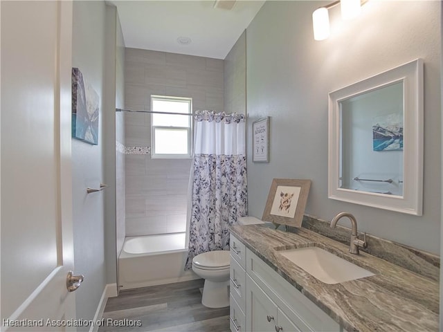 4936 Myrtle Dr, Sebring, FL 33872 - bathroom featuring vanity, wood finished floors, and shower / tub combo with curtain