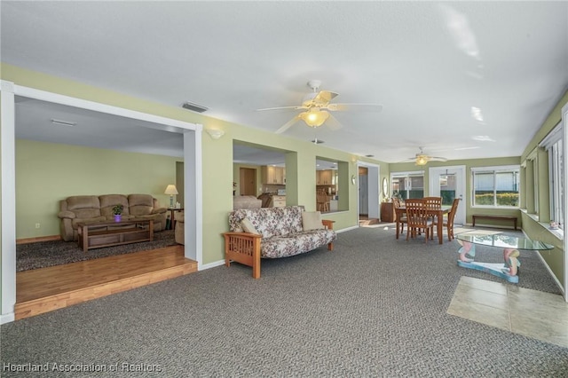 sunroom with ceiling fan