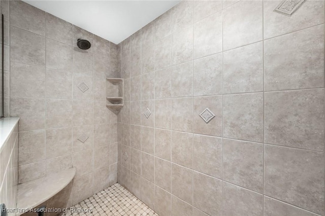 bathroom featuring tiled shower