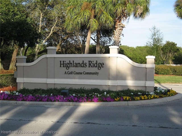 view of community / neighborhood sign