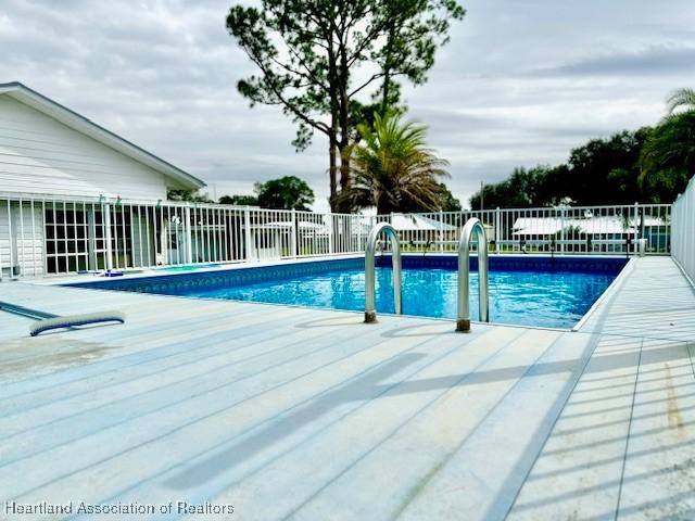 view of swimming pool