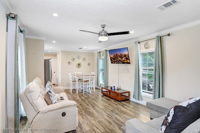 317 Old Bradenton Rd, Wauchula, FL 33873 - living room featuring ornamental molding, wood finished floors, ceiling fan, recessed lighting, and baseboards