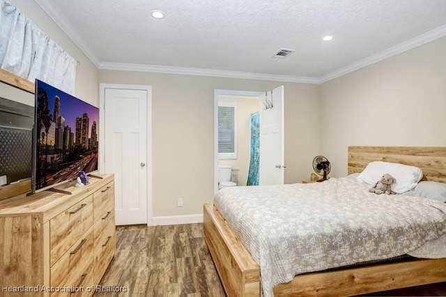 317 Old Bradenton Rd, Wauchula, FL 33873 - bedroom with wood finished floors, crown molding, baseboards, recessed lighting, and a textured ceiling