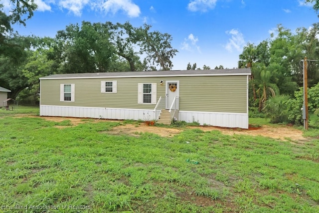 317 Old Bradenton Rd, Wauchula, FL 33873 - manufactured / mobile home with entry steps and a front lawn