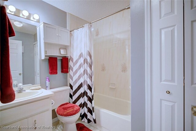 808 Chelsee Way, Lake Placid, FL 33852 - bathroom featuring vanity, shower / tub combo, and a textured ceiling