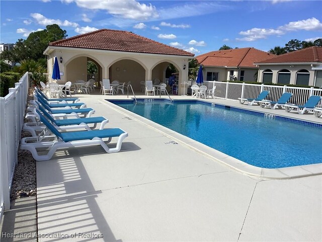 5745 Hampton Woods Blvd, Sebring, FL 33872 - community pool featuring fence and a patio