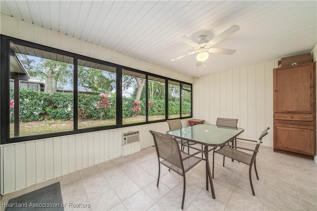 sunroom with ceiling fan and a wall mounted AC