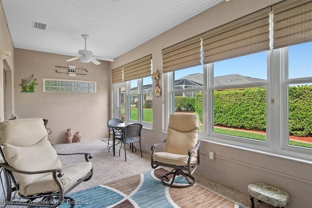 sunroom with ceiling fan