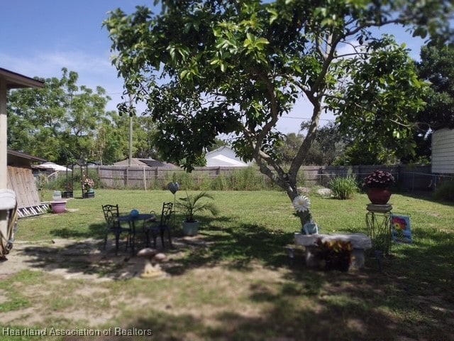 410 Walnut St, Sebring, FL 33870 - view of yard