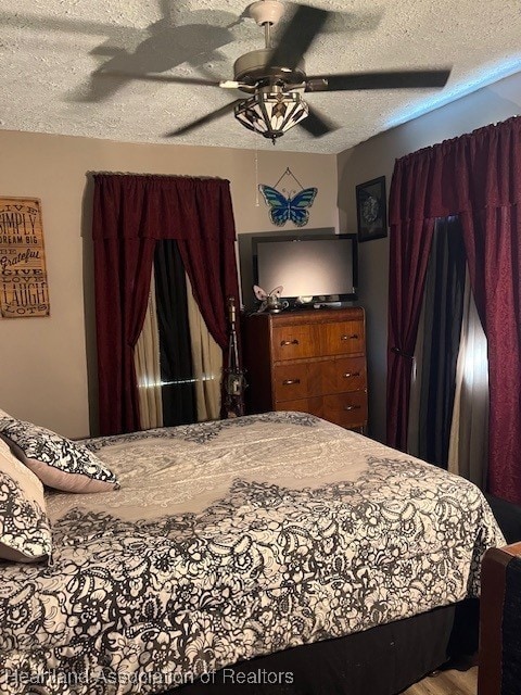 410 Walnut St, Sebring, FL 33870 - bedroom with a ceiling fan, a textured ceiling, and wood finished floors
