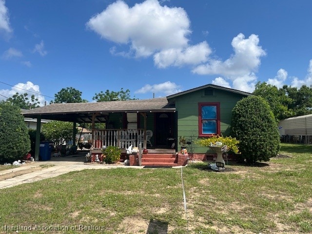 410 Walnut St, Sebring, FL 33870 - view of front of home featuring a front lawn, a porch, and a carport