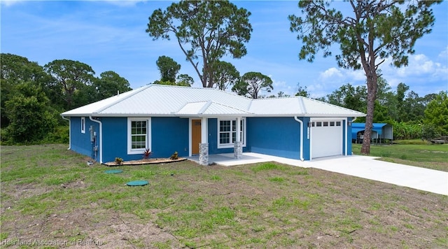 1502 Oak Ave, Lake Placid, FL 33852 - ranch-style home featuring a garage, a front lawn, stucco siding, and concrete driveway