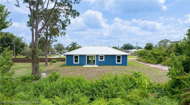 1502 Oak Ave, Lake Placid, FL 33852 - rear view of house with metal roof and stucco siding