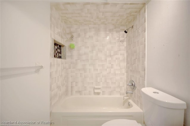 4524 Lafayette Ave, Sebring, FL 33875 - full bathroom featuring toilet and washtub / shower combination