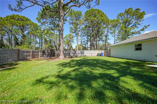 view of yard featuring a fenced backyard