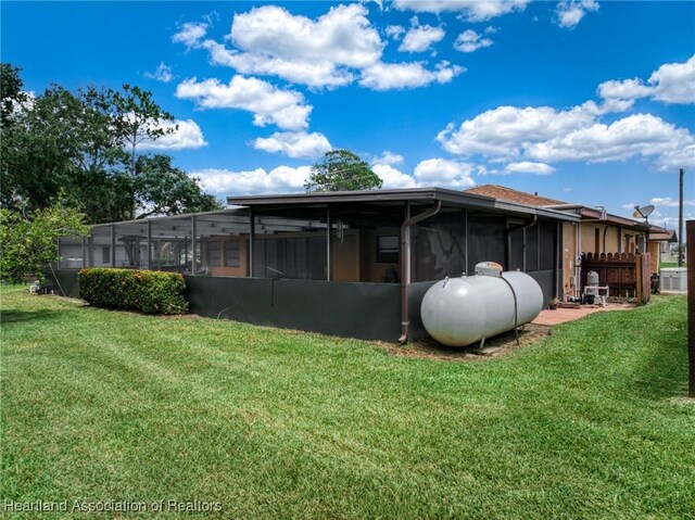 245 Lake Blvd, Sebring, FL 33875 - rear view of house featuring a sunroom and a lawn