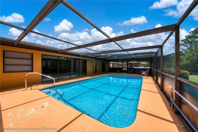 245 Lake Blvd, Sebring, FL 33875 - swimming pool with a patio area and glass enclosure