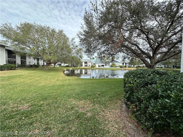 view of yard featuring a water view