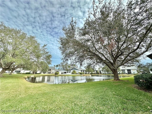 view of yard featuring a water view