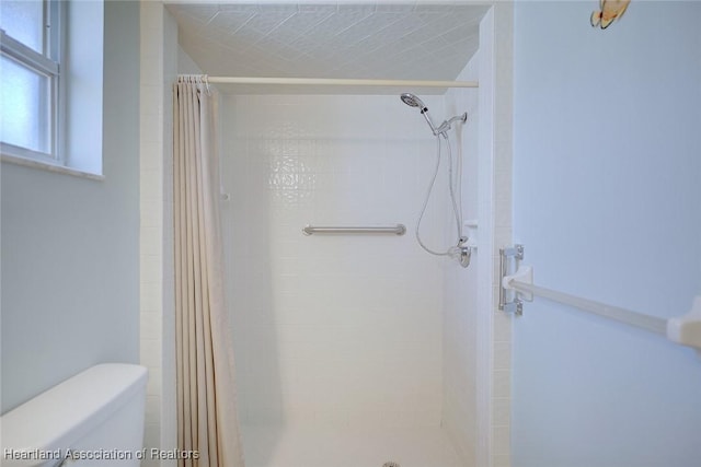 1712 Sunrise Pl, Sebring, FL 33870 - full bathroom featuring toilet and a stall shower