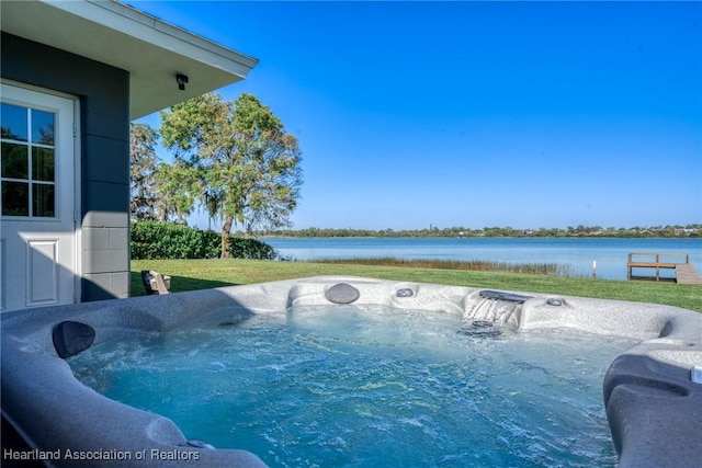 1622 Dinner Dr, Sebring, FL 33870 - view of pool with a hot tub and a water view