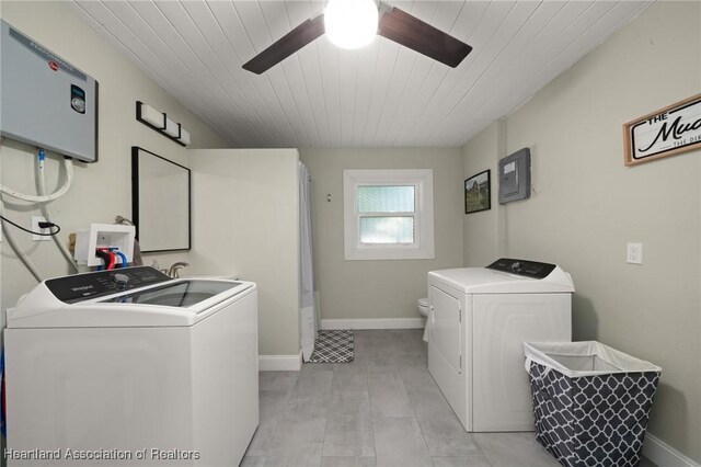 1622 Dinner Dr, Sebring, FL 33870 - clothes washing area featuring wood ceiling, washing machine and dryer, and baseboards