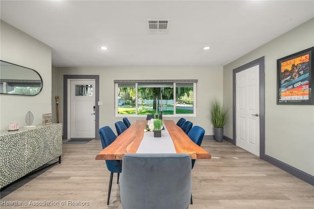 dining room featuring recessed lighting, visible vents, baseboards, and light wood-style floors