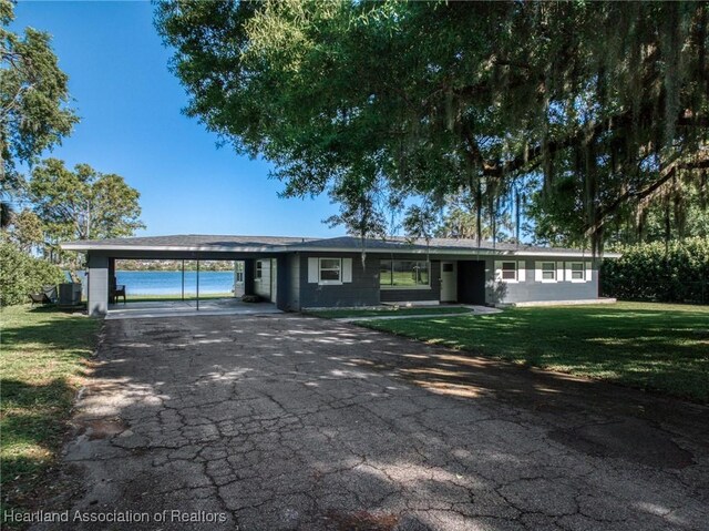 1622 Dinner Dr, Sebring, FL 33870 - ranch-style home featuring aphalt driveway, an attached carport, and a front yard