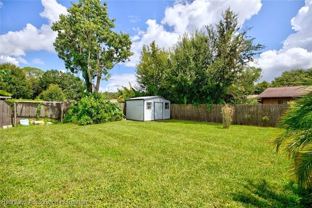 view of yard featuring a storage shed