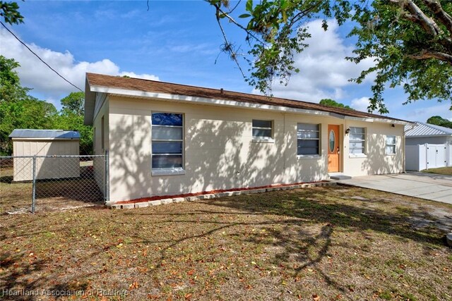 409 Citroen Dr, Sebring, FL 33872 - photo 2