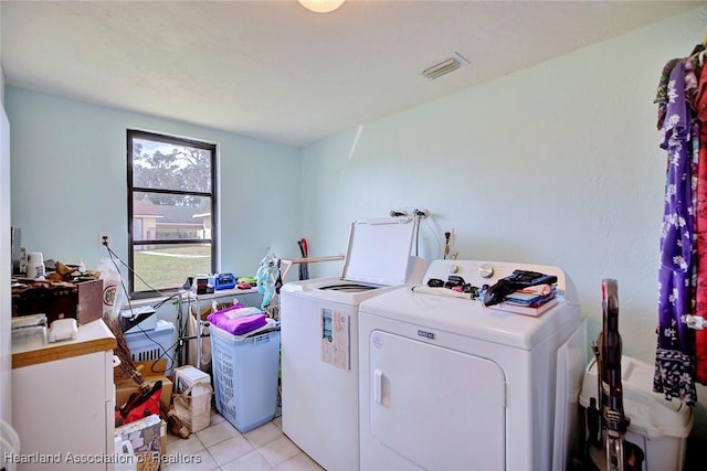 washroom featuring light tile patterned flooring and independent washer and dryer