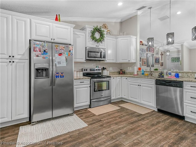 1954 Heard Rd, Wauchula, FL 33873 - kitchen featuring visible vents, white cabinets, appliances with stainless steel finishes, and crown molding