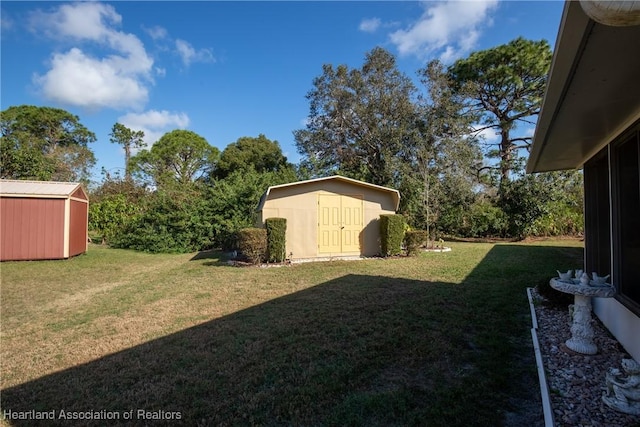 view of yard with a storage unit