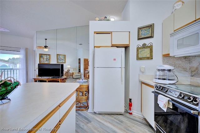 4915 Casablanca Cir Unit H22, Sebring, FL 33870 - kitchen featuring white appliances, light wood-type flooring, tasteful backsplash, light countertops, and a ceiling fan